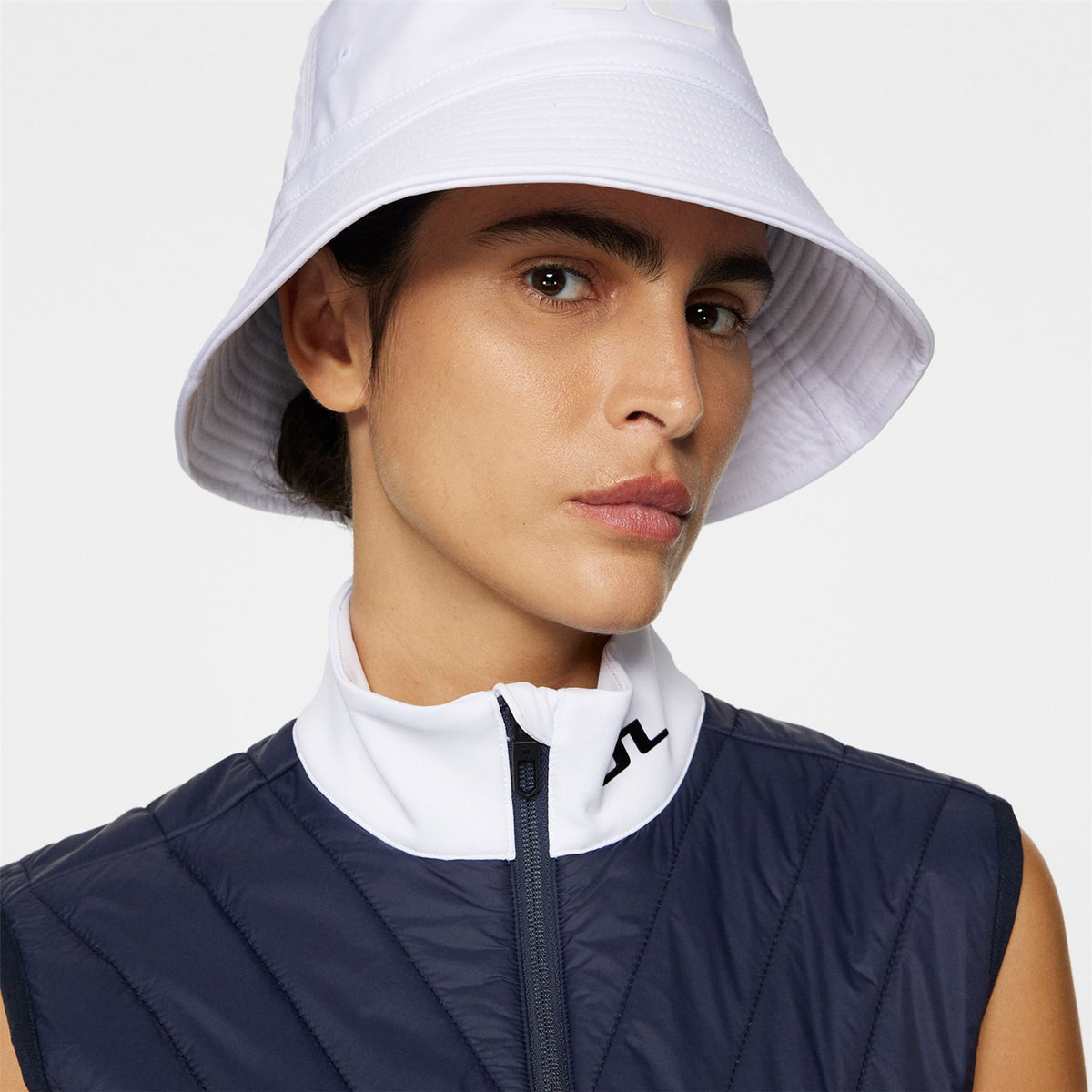 Womens Siri Tech Stretch Bucket Hat White