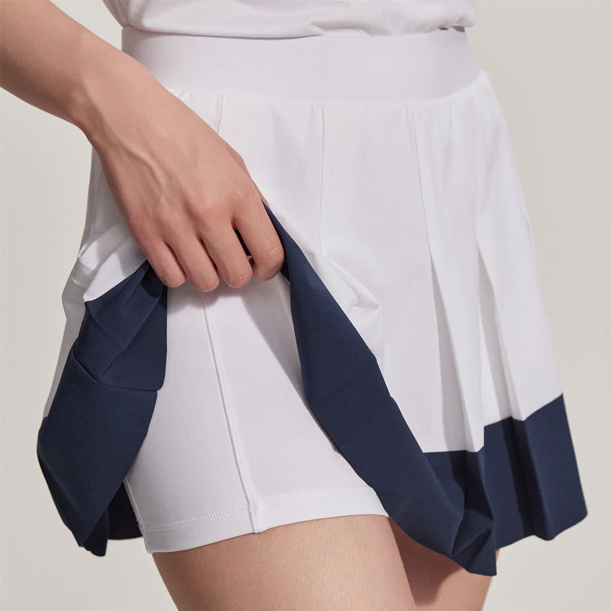 Womens Chase 14.5 Inch Mid Rise Skort White/Blue Nights