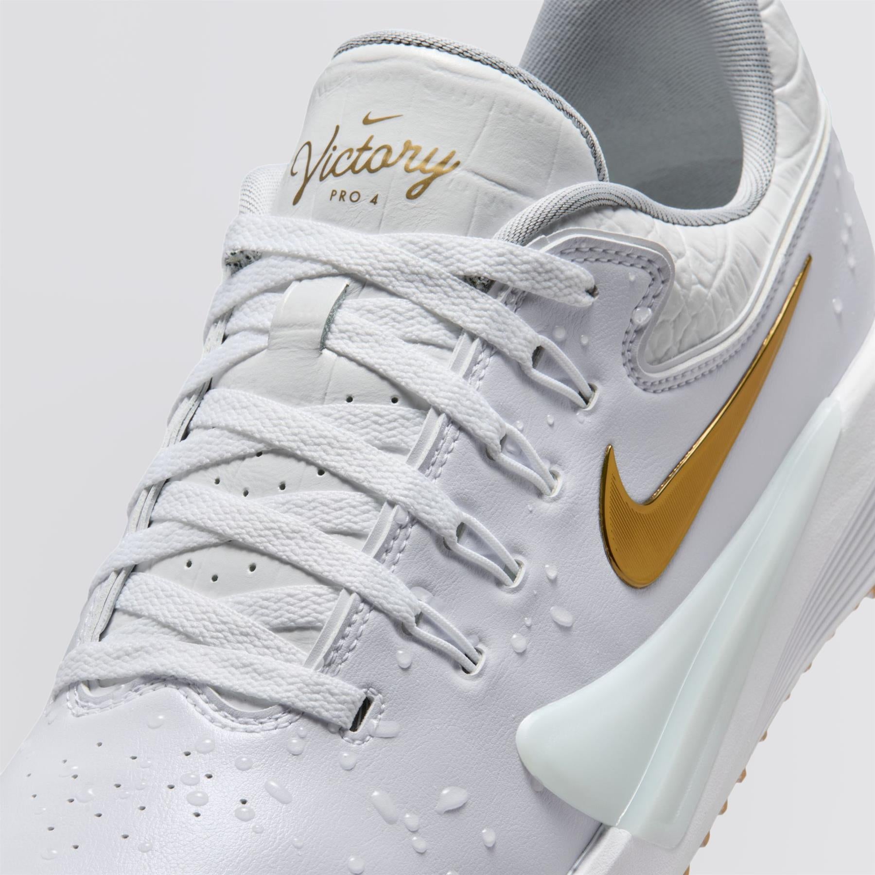 ナイキ　ビクトリー プロ 4 NRG P26　28㎝　ホワイト/ゴールド Nike Men's Victory Pro 4 NRG P26 Shoes White/Metallic Gold
