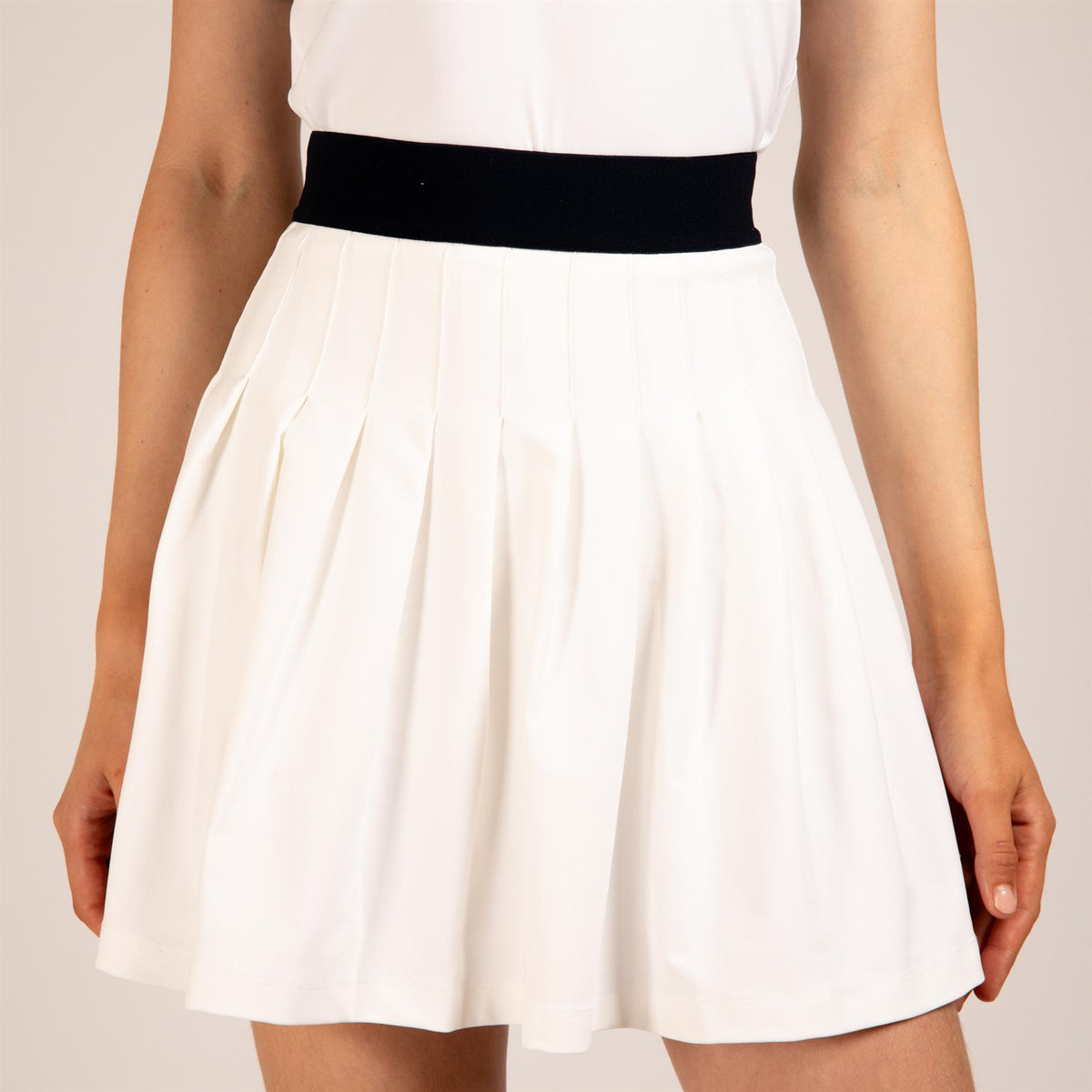 Womens The 5 Star Loosely Pleated Skort White
