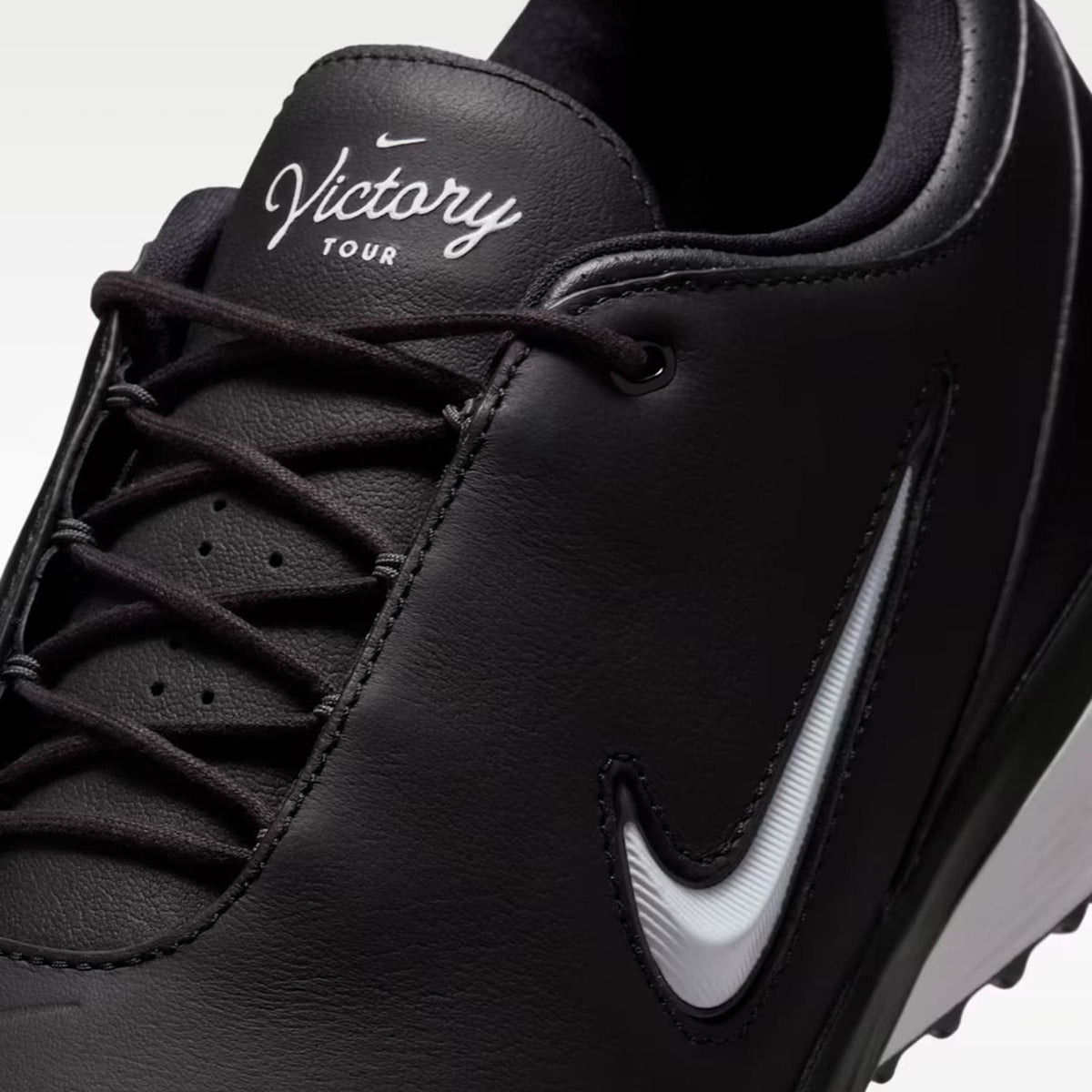 Victory Tour 4 Spiked Golf Shoes Black/White/Dark Smoke