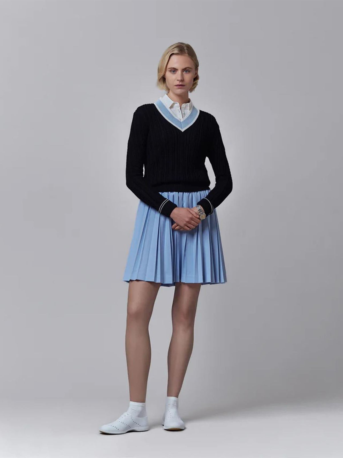 Womens V-Neck Cable Sweater Navy/White