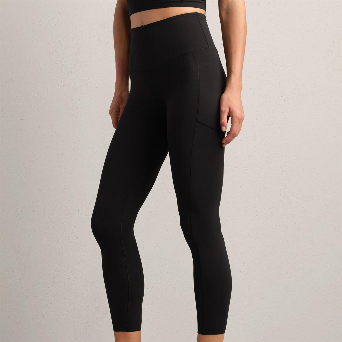 Womens Revive 7/8 Pocket Legging Black
