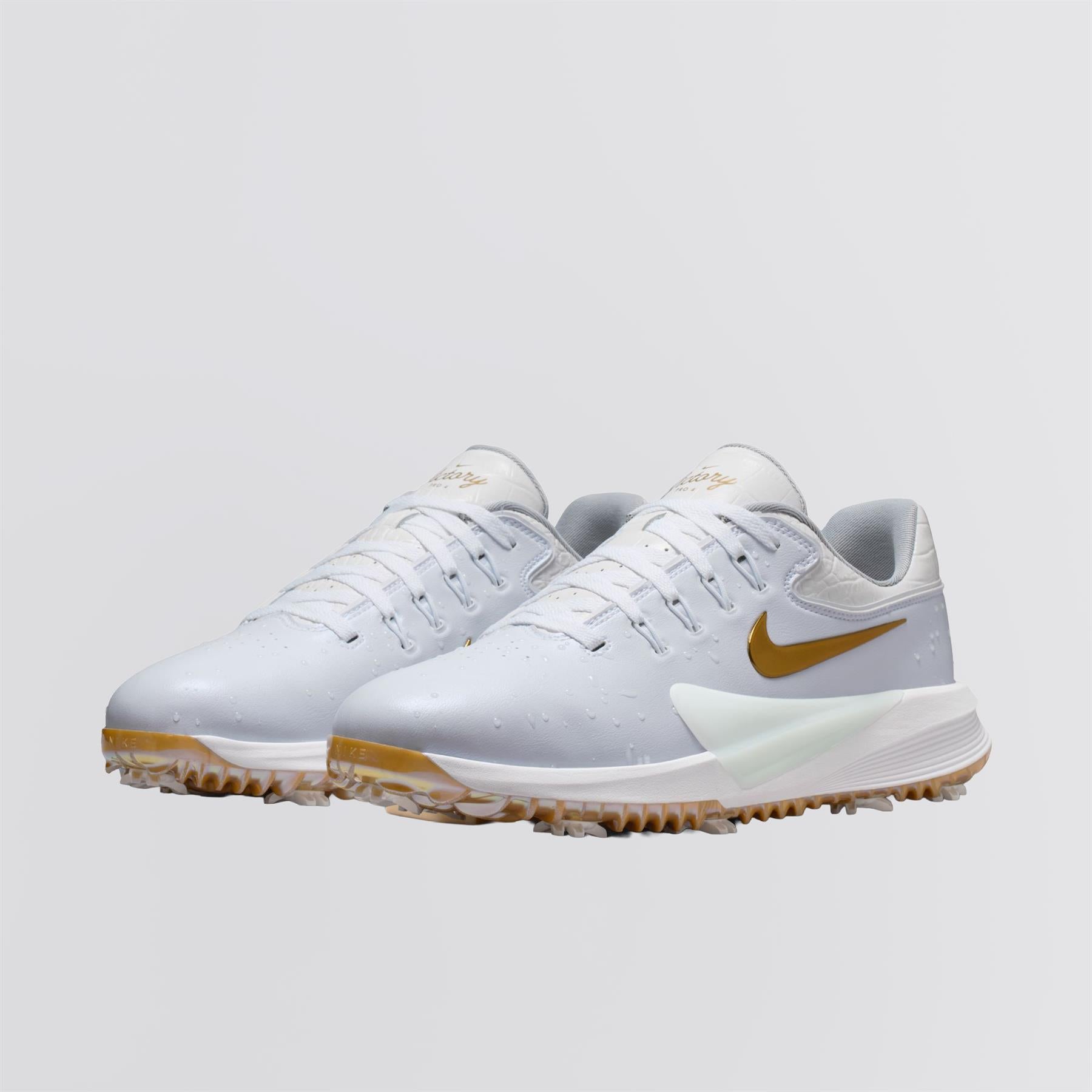 ナイキ　ビクトリー プロ 4 NRG P26　28㎝　ホワイト/ゴールド Nike Men's Victory Pro 4 NRG P26 Shoes White/Metallic Gold