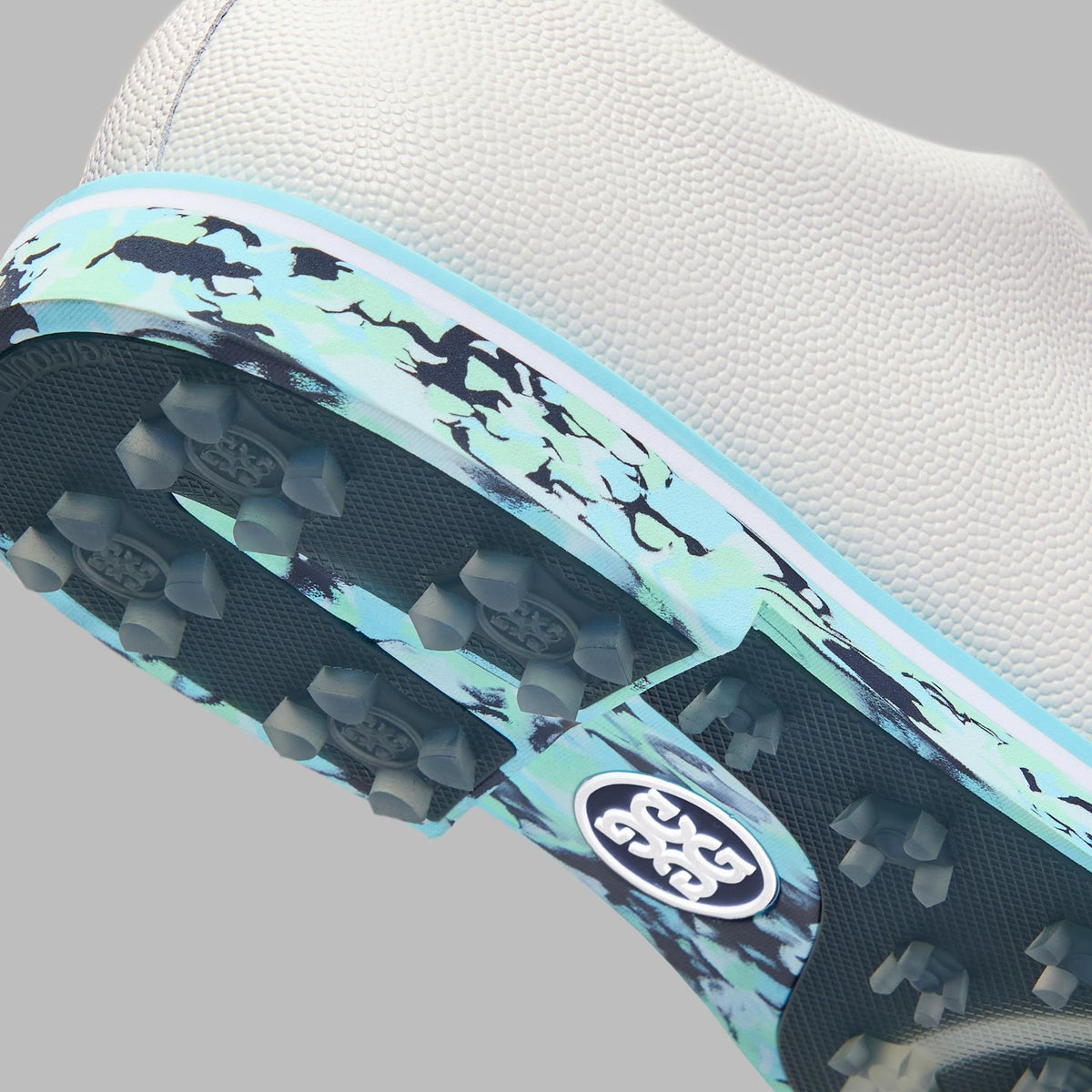 GALLIVANTER Camo Leather Spiked Golf Shoes Snow/Cenote