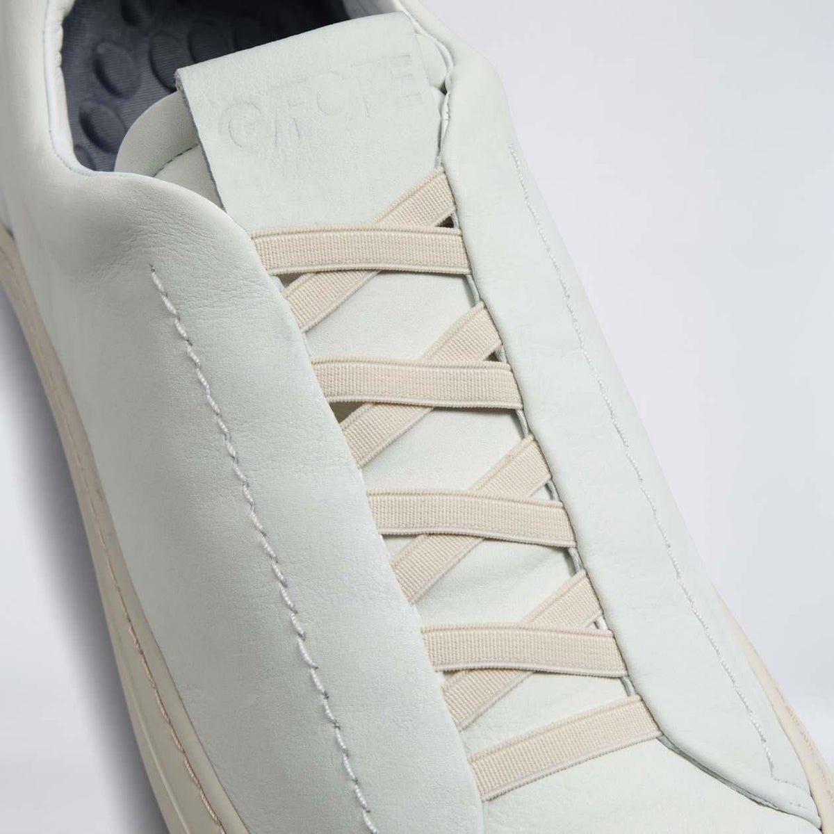 Endeavour Slip On Leather Sneakers Snow