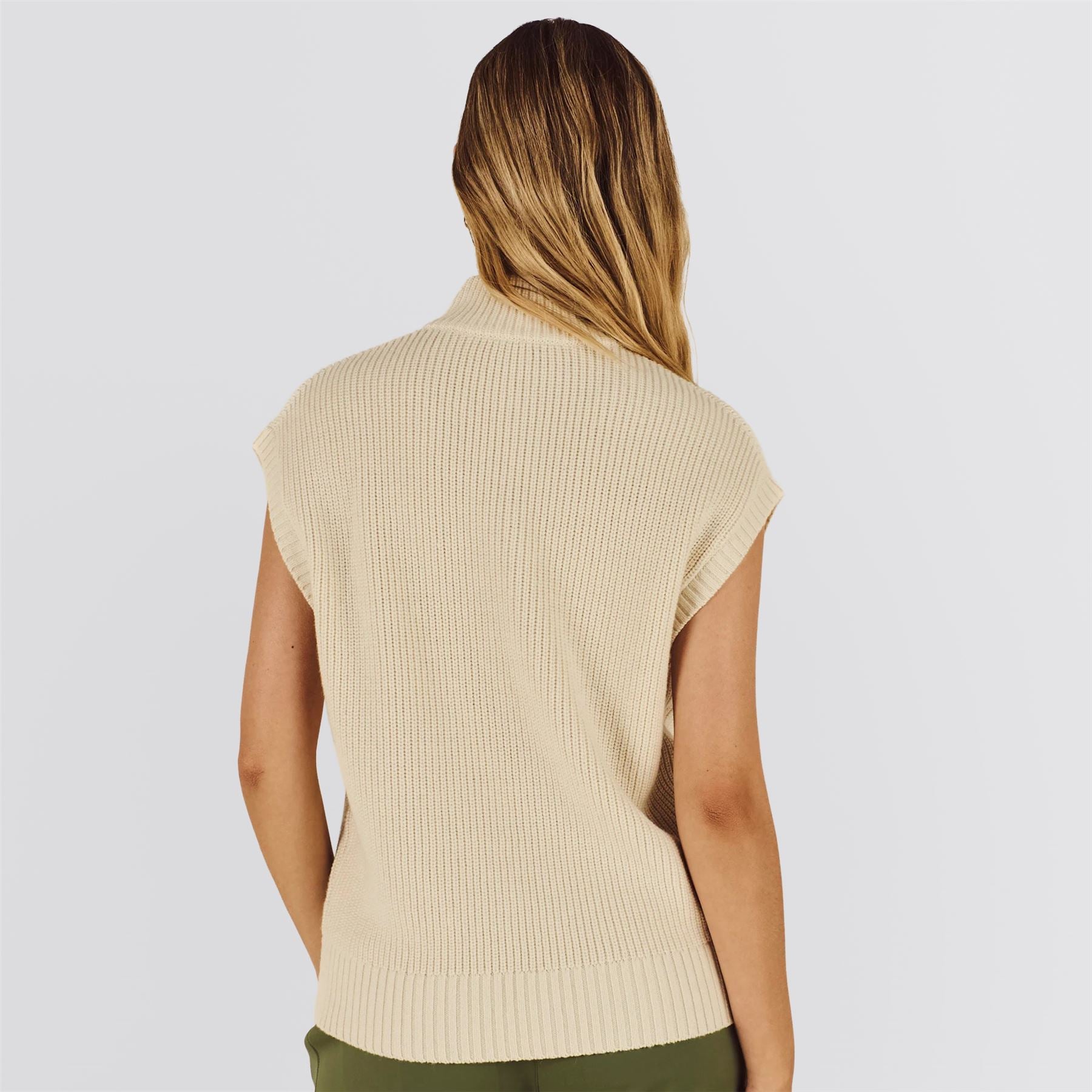 Malbon Women's Iva Sweater Vest Cream – TRENDYGOLFUSA.COM