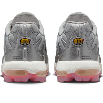 NIKE ☆ Air Max Plus Golf ‘US Open’ Nike Air Max Plus Golf US Open HJ4518-001 | SneakerNews.com