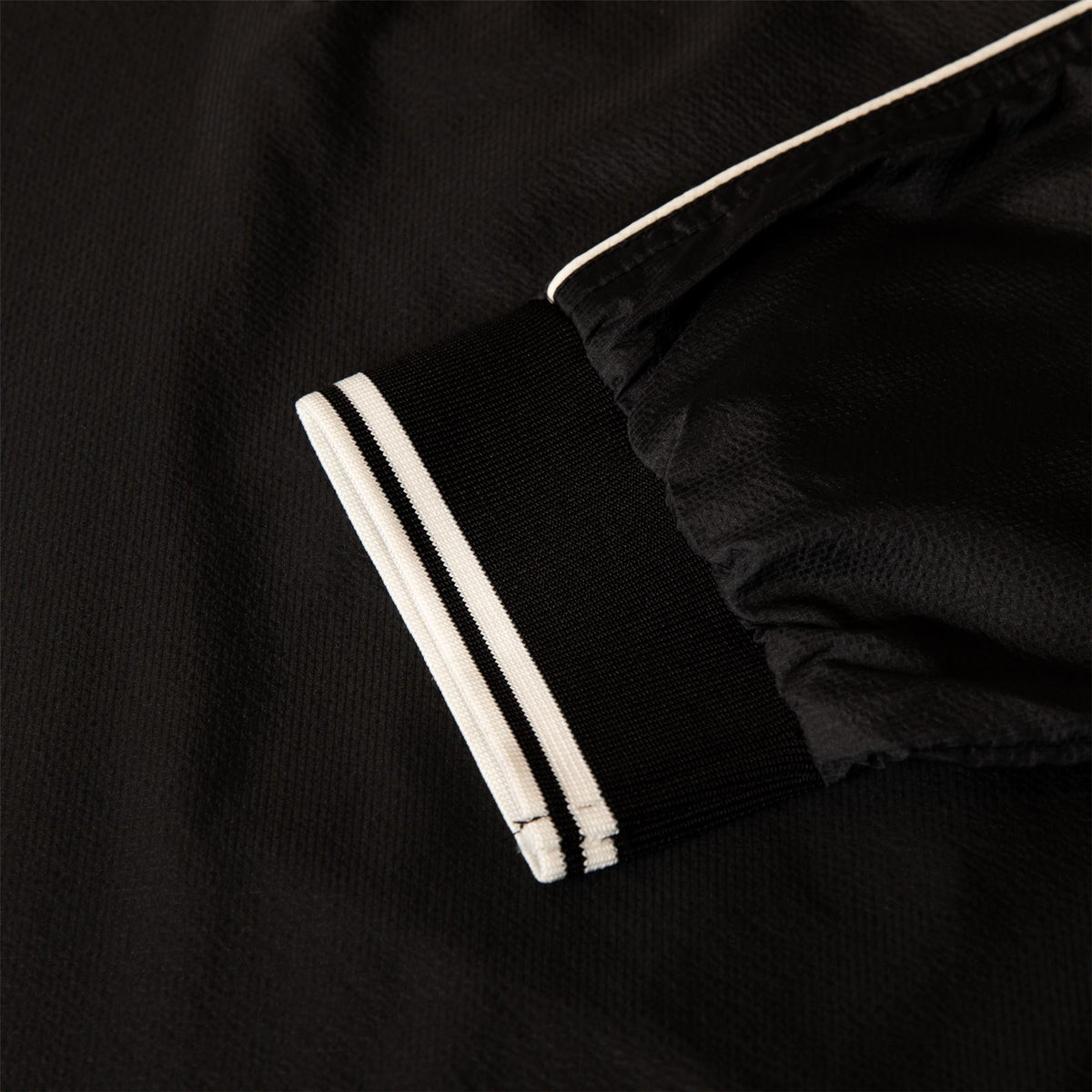 Womens Alessia Windbreaker Pullover Black